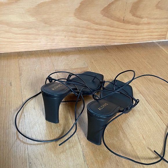 ALOHAS Elegant Black Strappy Heels - Picture 7 of 8